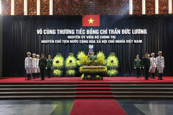 Respect-paying ceremony for former President Tran Duc Luong held