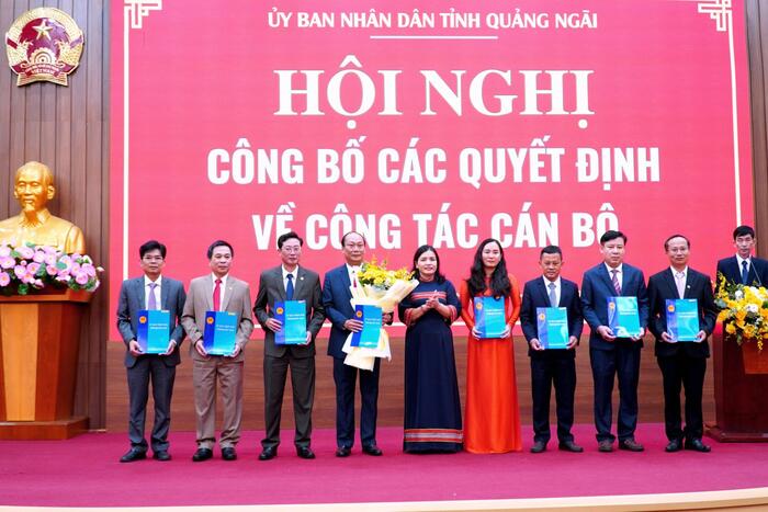 Provincial People's Committee announces Decisions on personnel work
