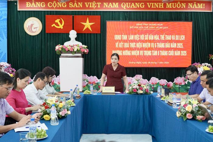 Standing Vice Chairwoman of the Provincial People's Committee, Y Ngọc, works with the Department of Culture, Sports, and Tourism