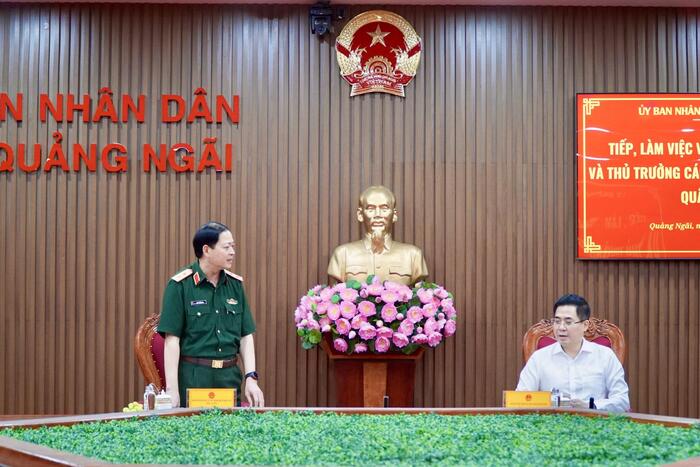 Quảng Ngãi Chairman Nguyễn Hoàng Giang meets with Commander of Army Corps 34
