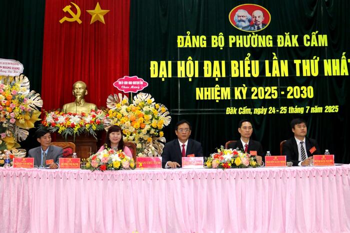 Đăk Cấm Ward Party Congress marks new development milestone