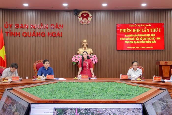 First meeting of the Steering Committee for site clearance of the North–South High-Speed Railway Project in Quảng Ngãi