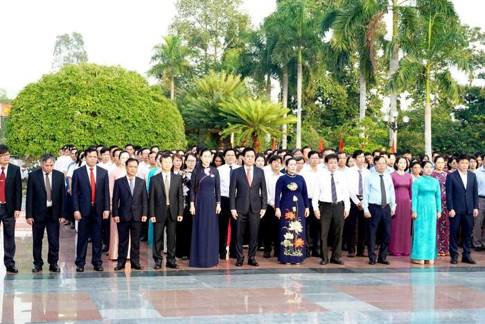 Provincial Leaders pay tribute at Martyrs’ Cemetery on the occasion of the 80th anniversary of National Day of the Socialist Republic of Việt Nam