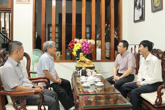 Provincial Chairman visits former Quảng Ngãi leaders on National Day Anniversary