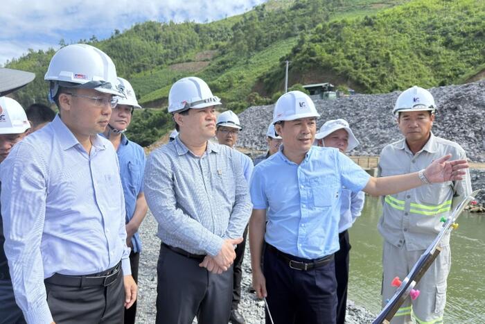 Vice Chairman Trần Phước Hiền inspects progress, disaster prevention plans at hydropower projects