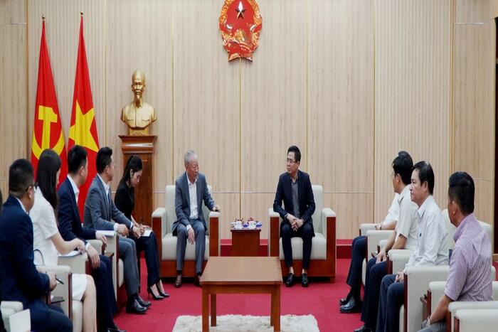 Quảng Ngãi leader receives Pacific Group delegation