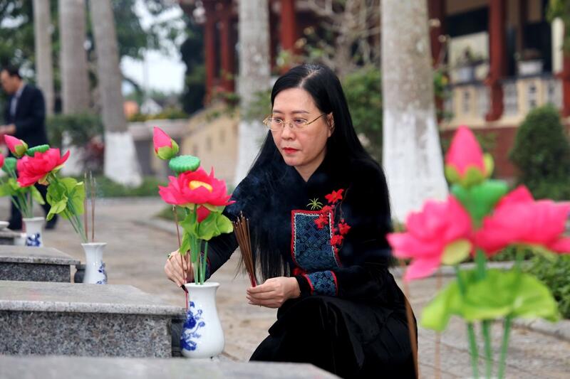 Provincial leaders pay tribute to heroic martyrs on the occasion of the 50th Anniversary of Quang Ngai Province Liberation Day