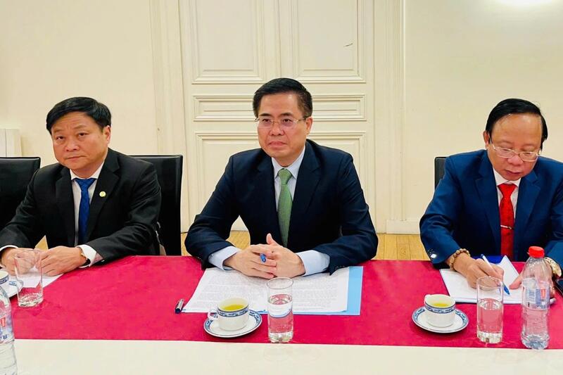 Quảng Ngãi delegation seeks stronger ties with Vietnamese Embassy in France