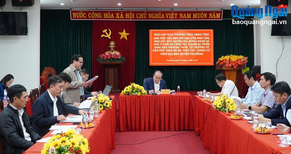 Quang cảnh buổi làm việc.