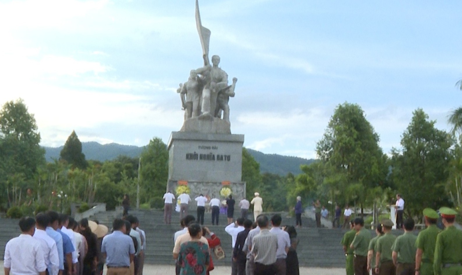 https://quangngai.gov.vn/upload/2006516/fck/hnthai/939_0860_00_01_01_21_Still011(2).jpg