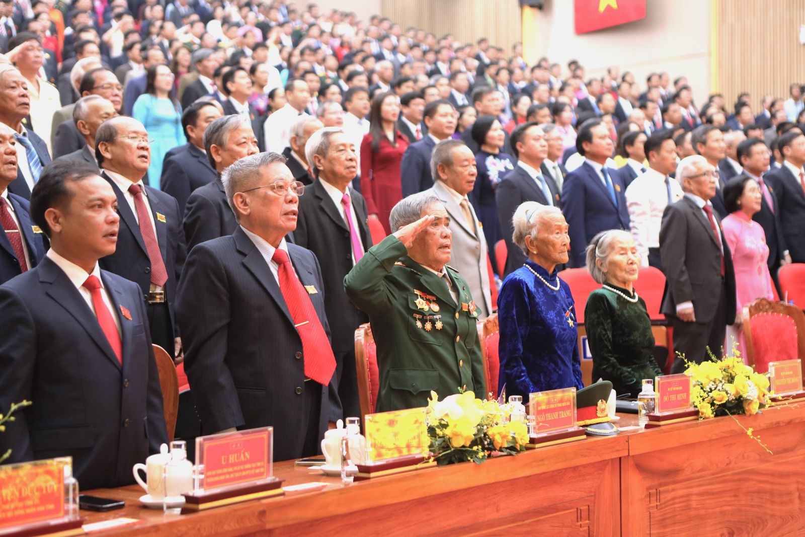 Đại biểu thực hiện nghi lễ Chào cờ tại Đại hội