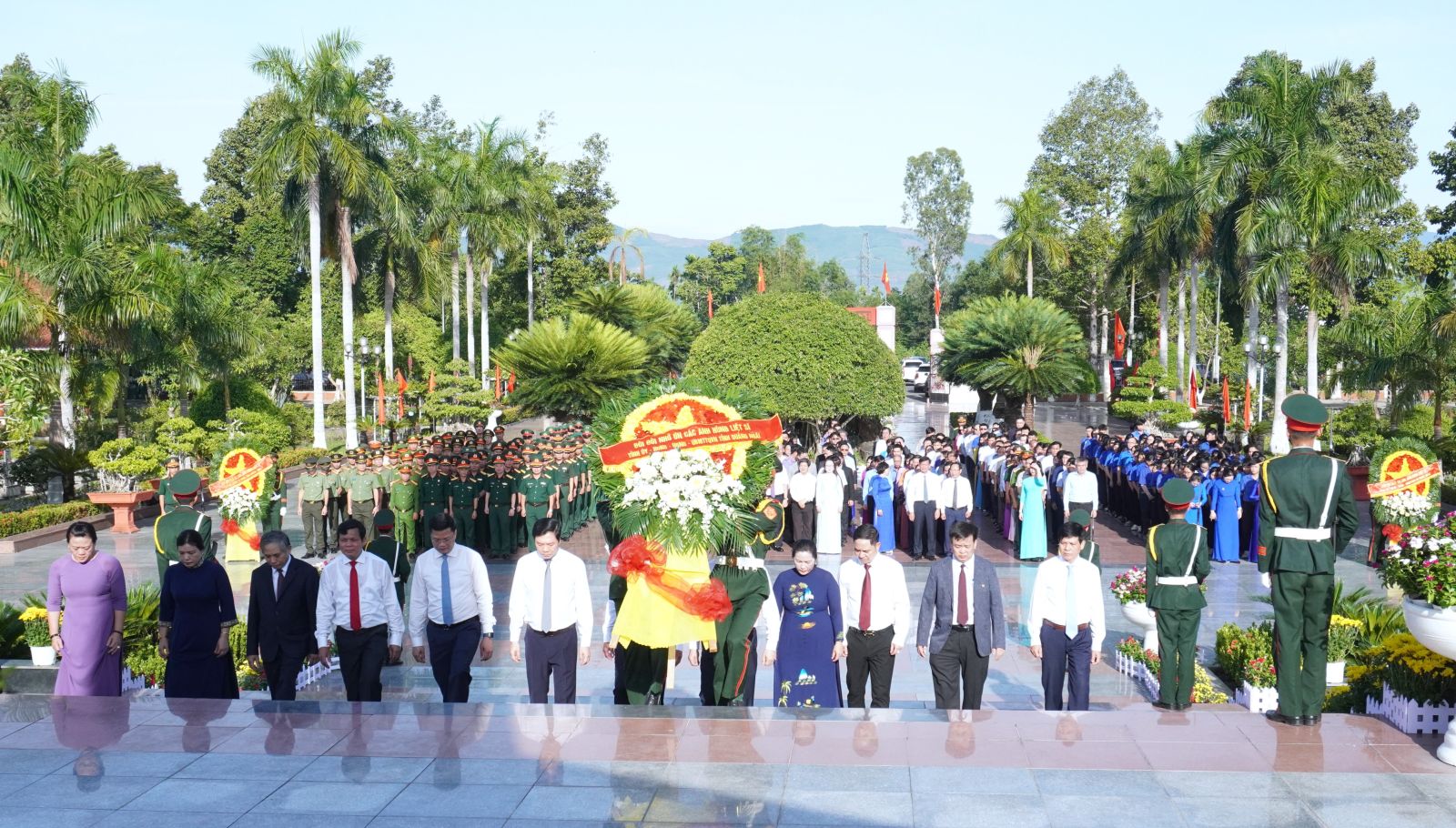 Lãnh đạo tỉnh viếng Nghĩa trang liệt sĩ nhân kỷ niệm 79 năm Ngày Thương binh - Liệt sĩ
