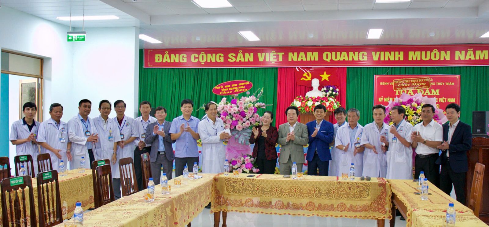Thăm, chúc mừng cán bộ, nhân viên, người lao động Bệnh viện Đa khoa Khu vực Đặng Thùy Trâm